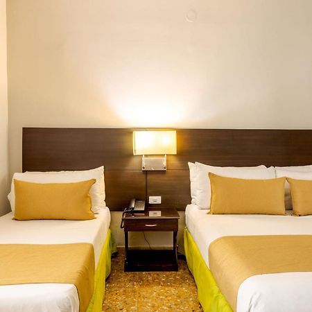 Hotel Manantial Melgar Buitenkant foto