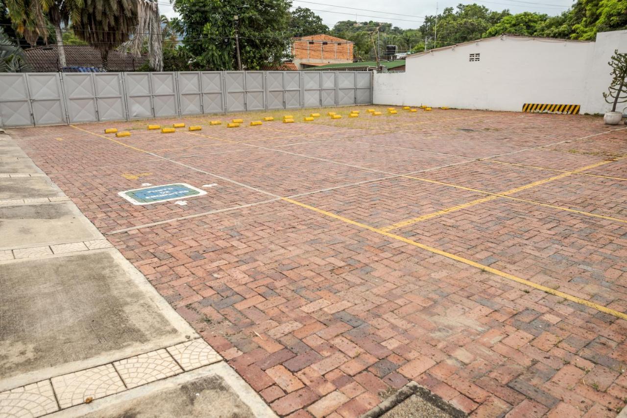 Hotel Manantial Melgar Buitenkant foto