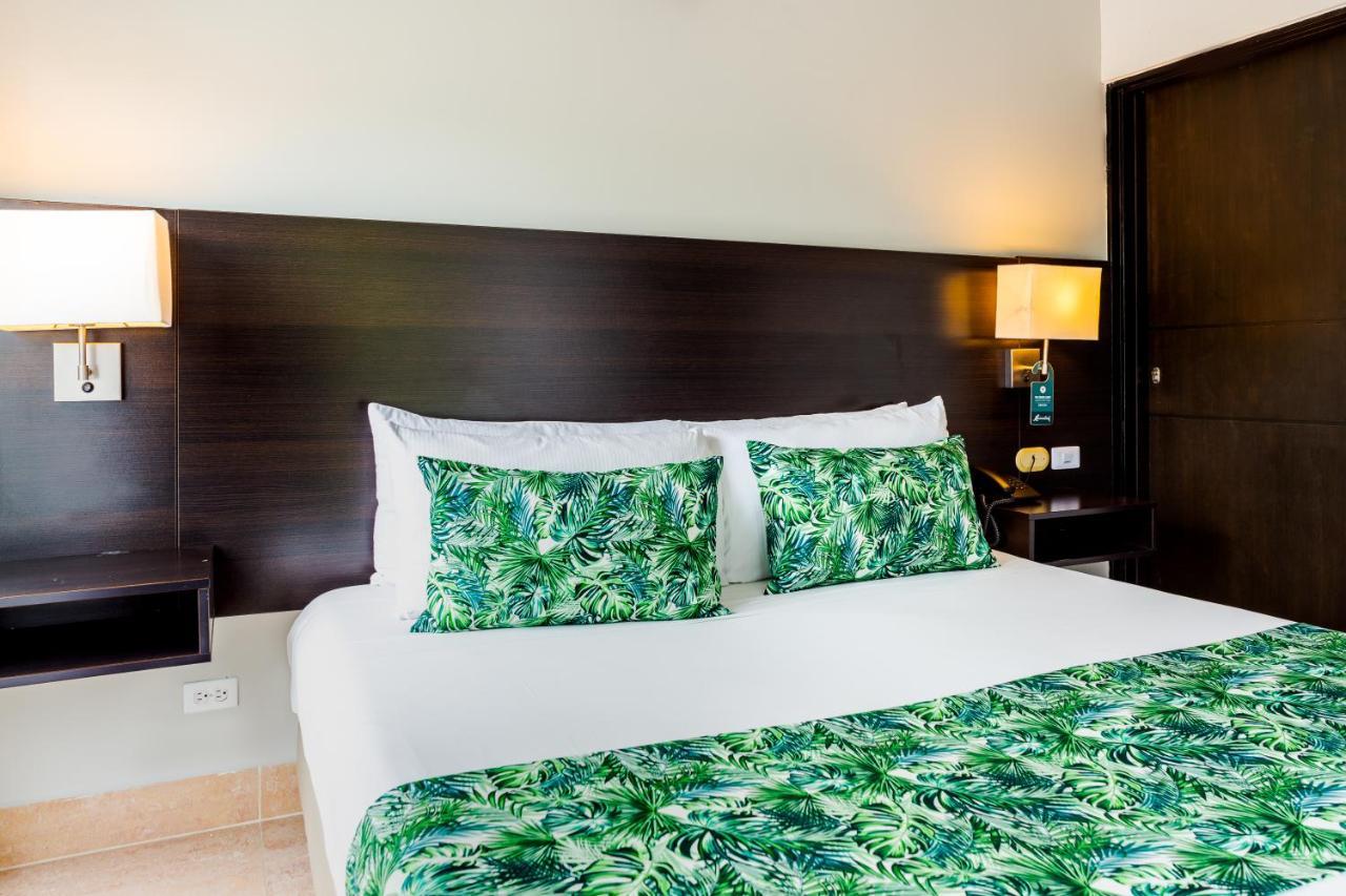 Hotel Manantial Melgar Buitenkant foto