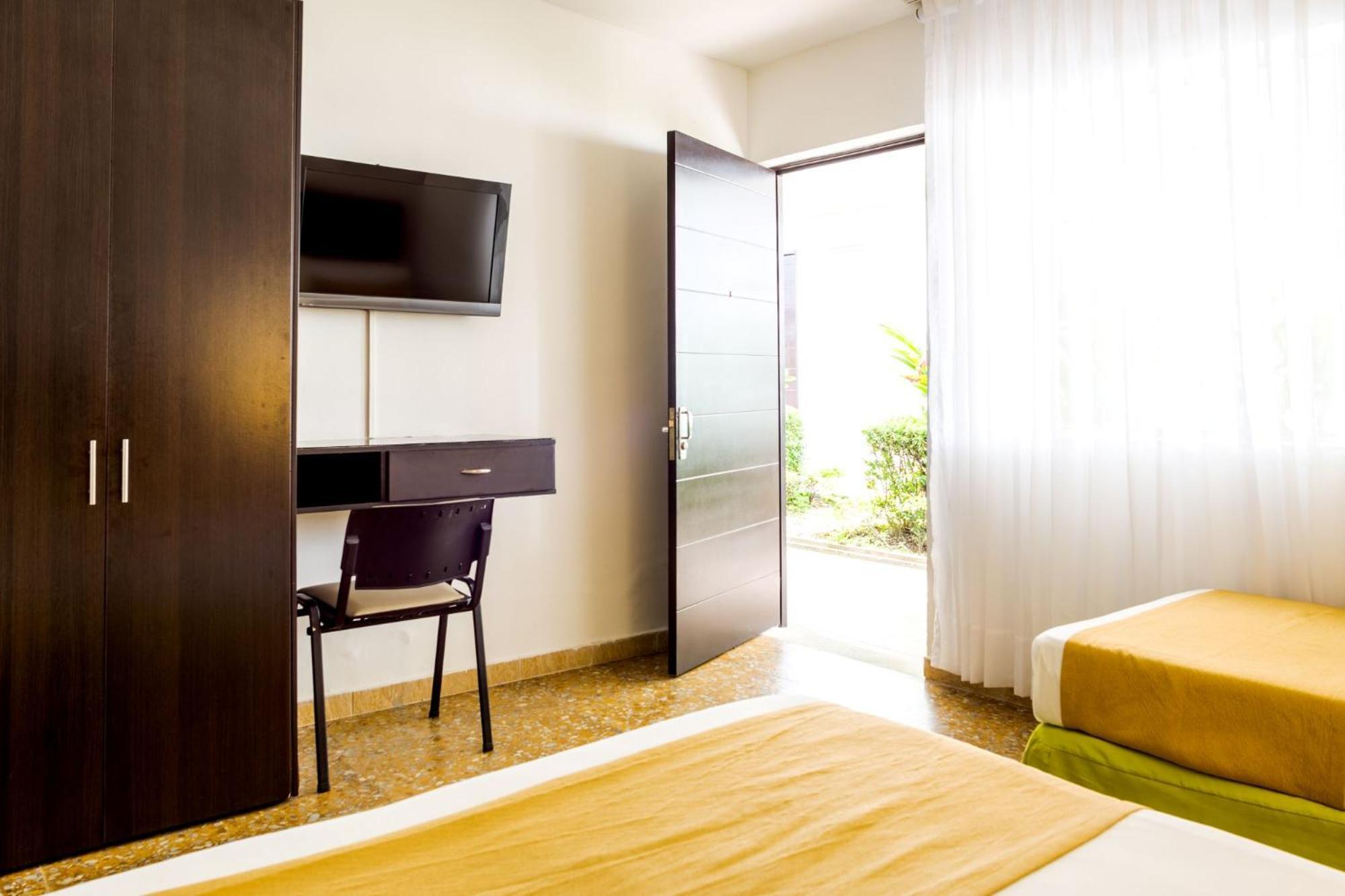 Hotel Manantial Melgar Buitenkant foto